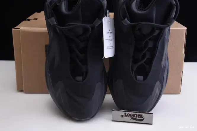 hype Yeezy 700 Black MNVN Boost Adidas Triple FV4440 0522